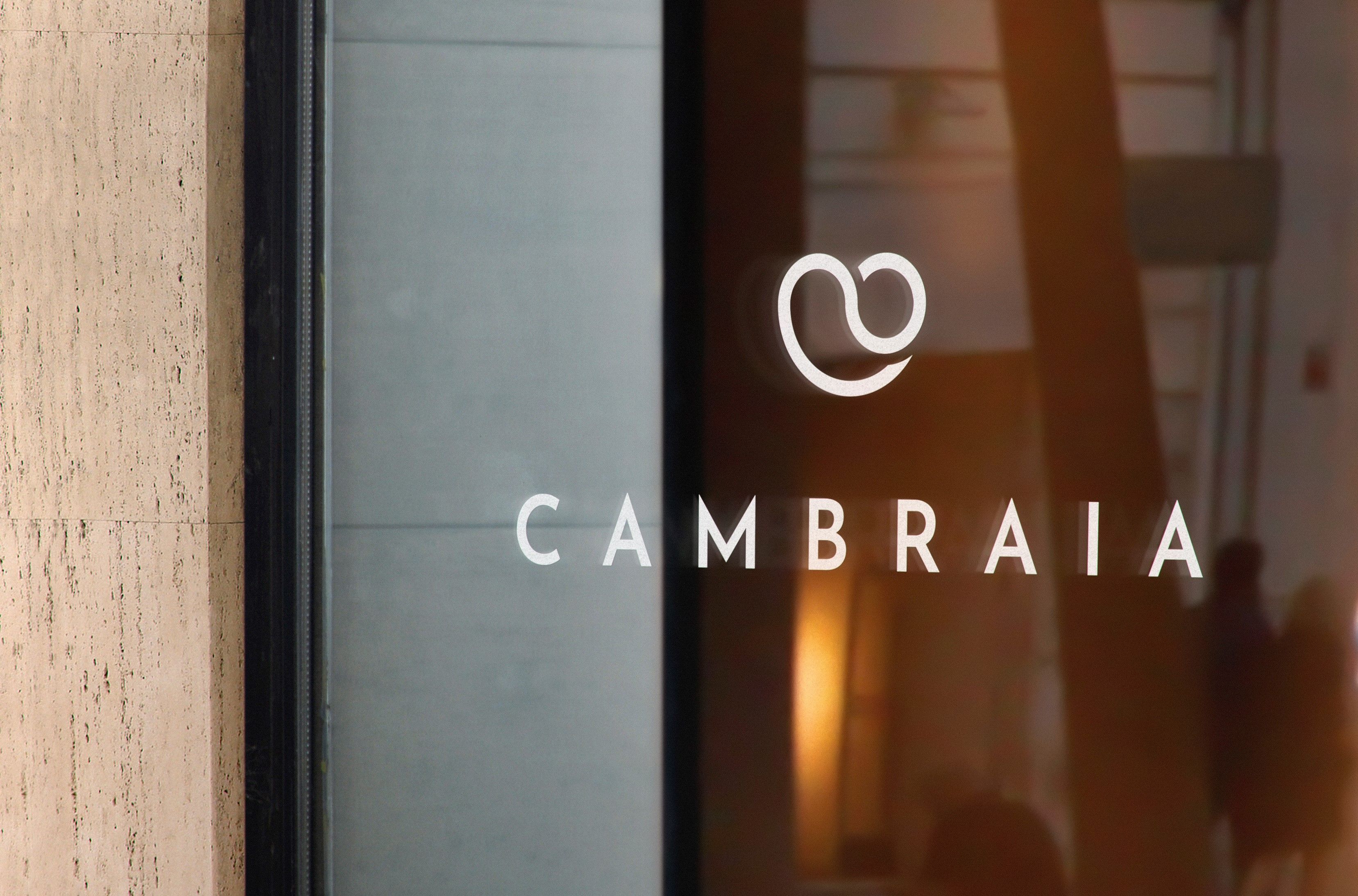 Logo Mockup Collection by Asylab Identidad corporativa - CAMBRAIA DENTAL CARE